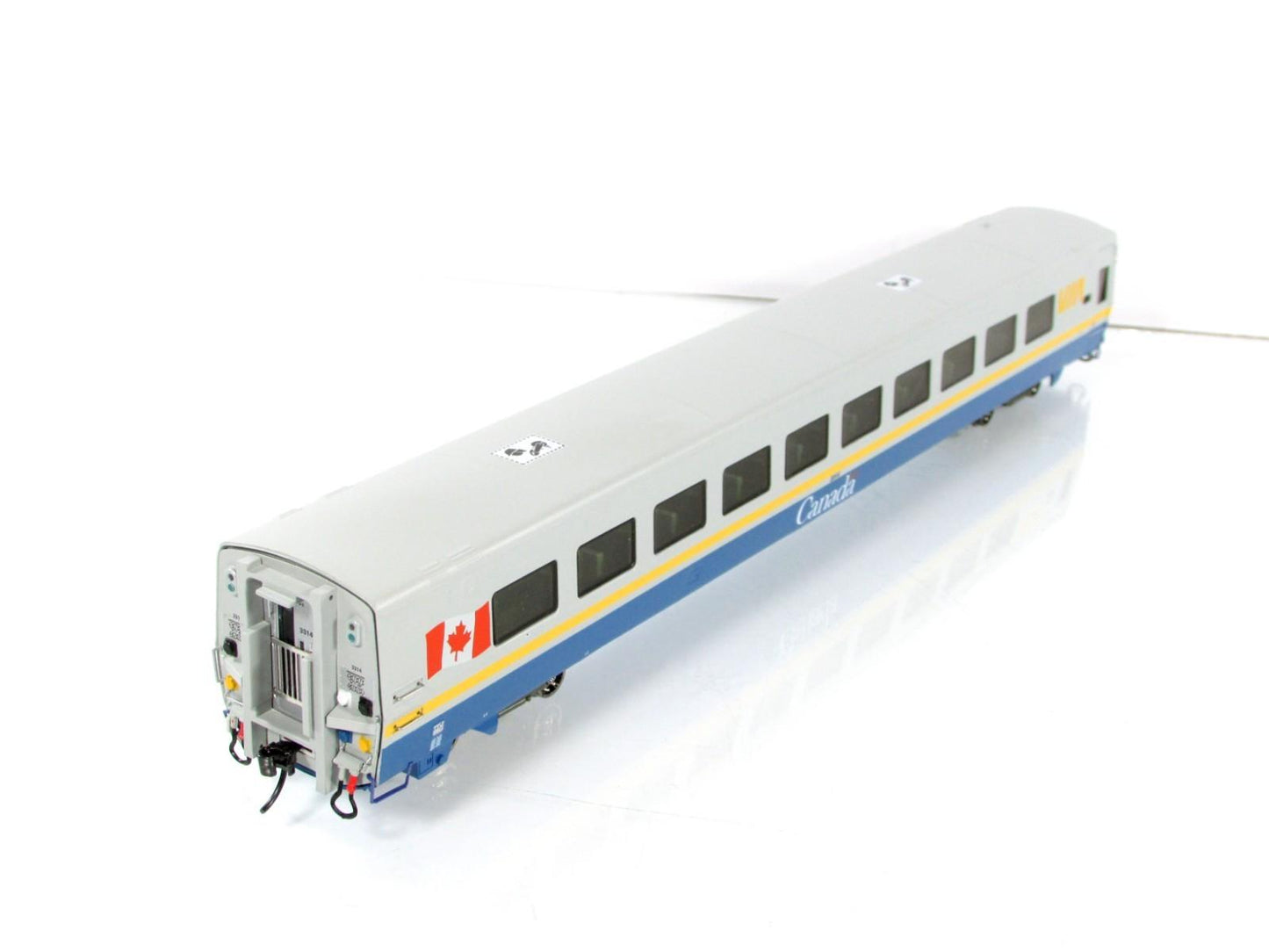 HO Scale ***VIA RAIL CANADA*** Lightweight Coach #3314 - Rapido 108020, Lighted