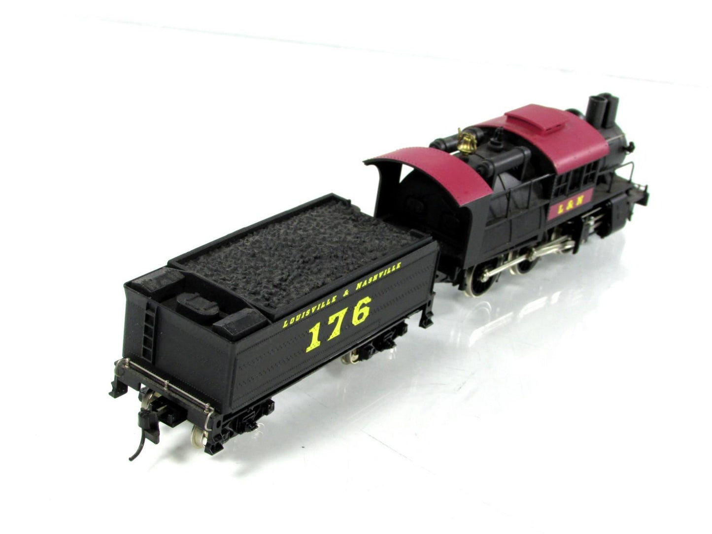 HO Scale **LOUISVILLE NASHVILLE** 2-6-0 MOTHER HUBBARD #176 - IHC Premiere 23172