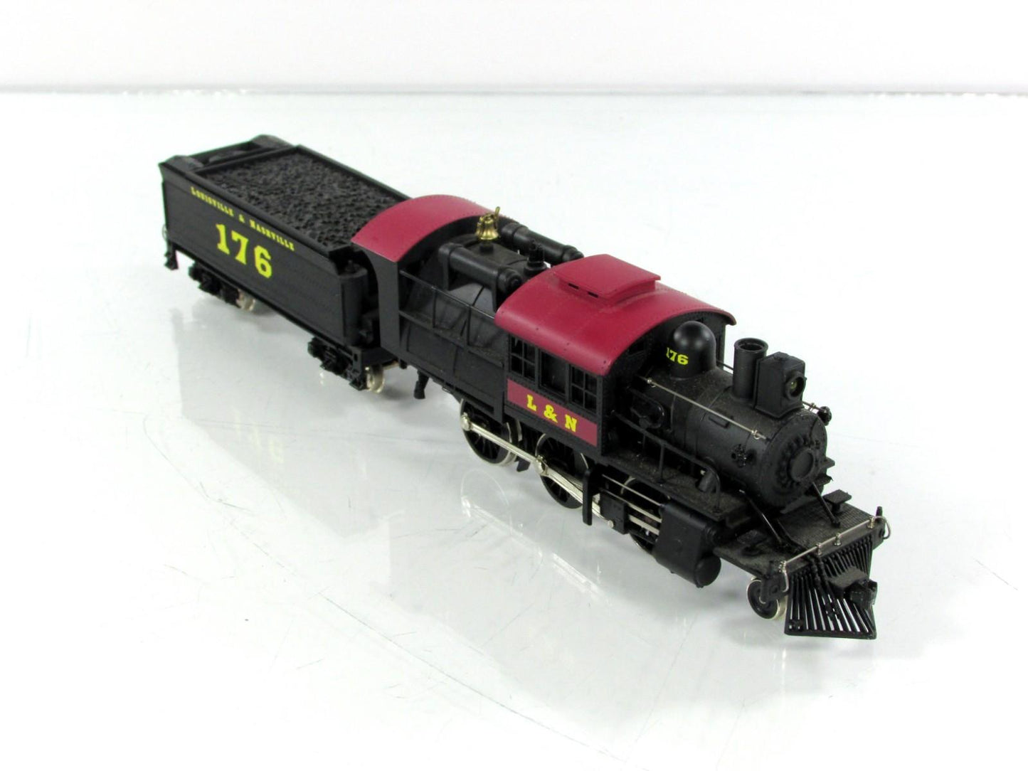 HO Scale **LOUISVILLE NASHVILLE** 2-6-0 MOTHER HUBBARD #176 - IHC Premiere 23172