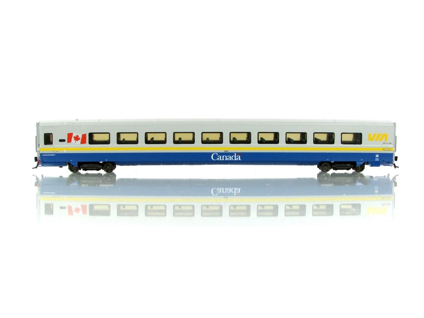 HO Scale ***VIA RAIL CANADA*** Lightweight Coach #3367 - Rapido 108026, Lighted