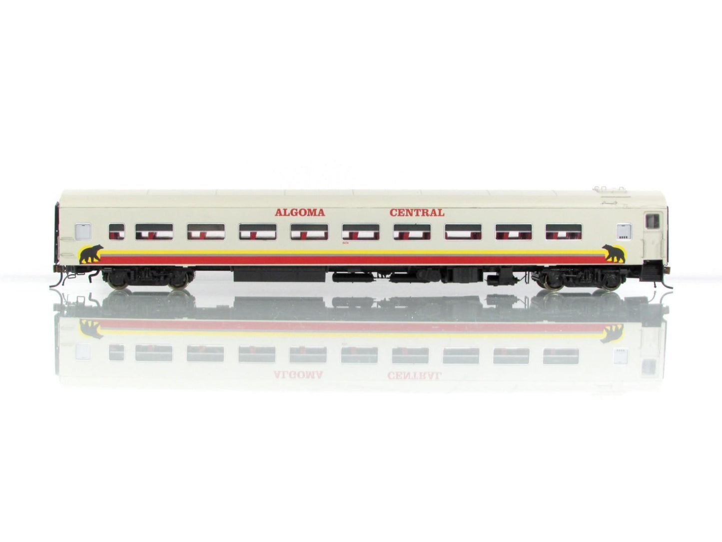 HO Scale ***ALGOMA CENTRAL*** Lightweight Coach #5474 - Rapido 100187, Lighted