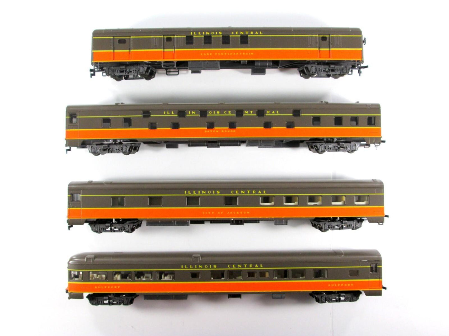 HO Scale **ILLINOIS CENTRAL** 1930s Lightweight Passenger Set B - Rivarossi 6953