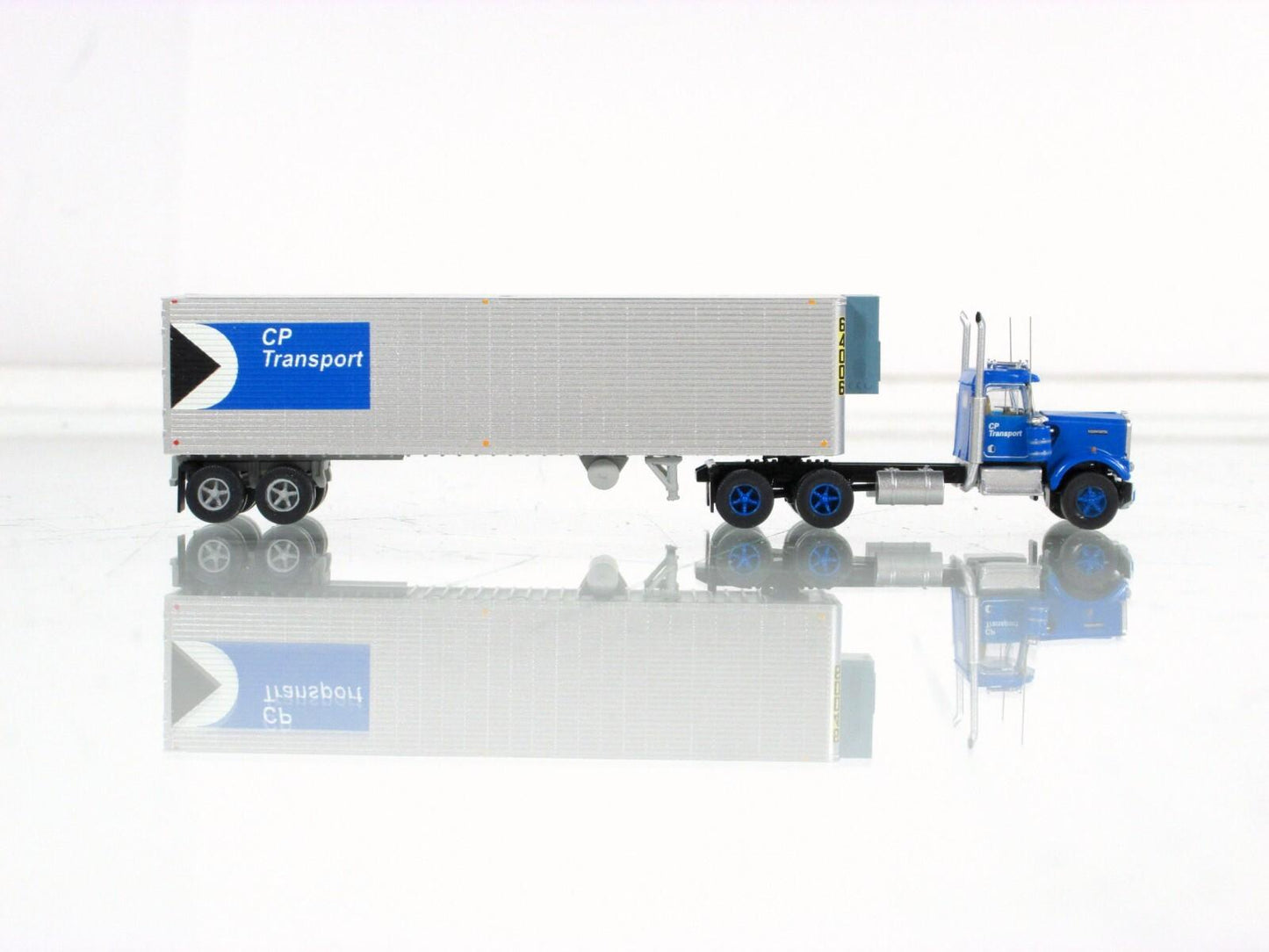 N Scale KENWORTH ***CP TRANSPORT*** W900 Tractor, 40' Trailer -- Trainworx 59073