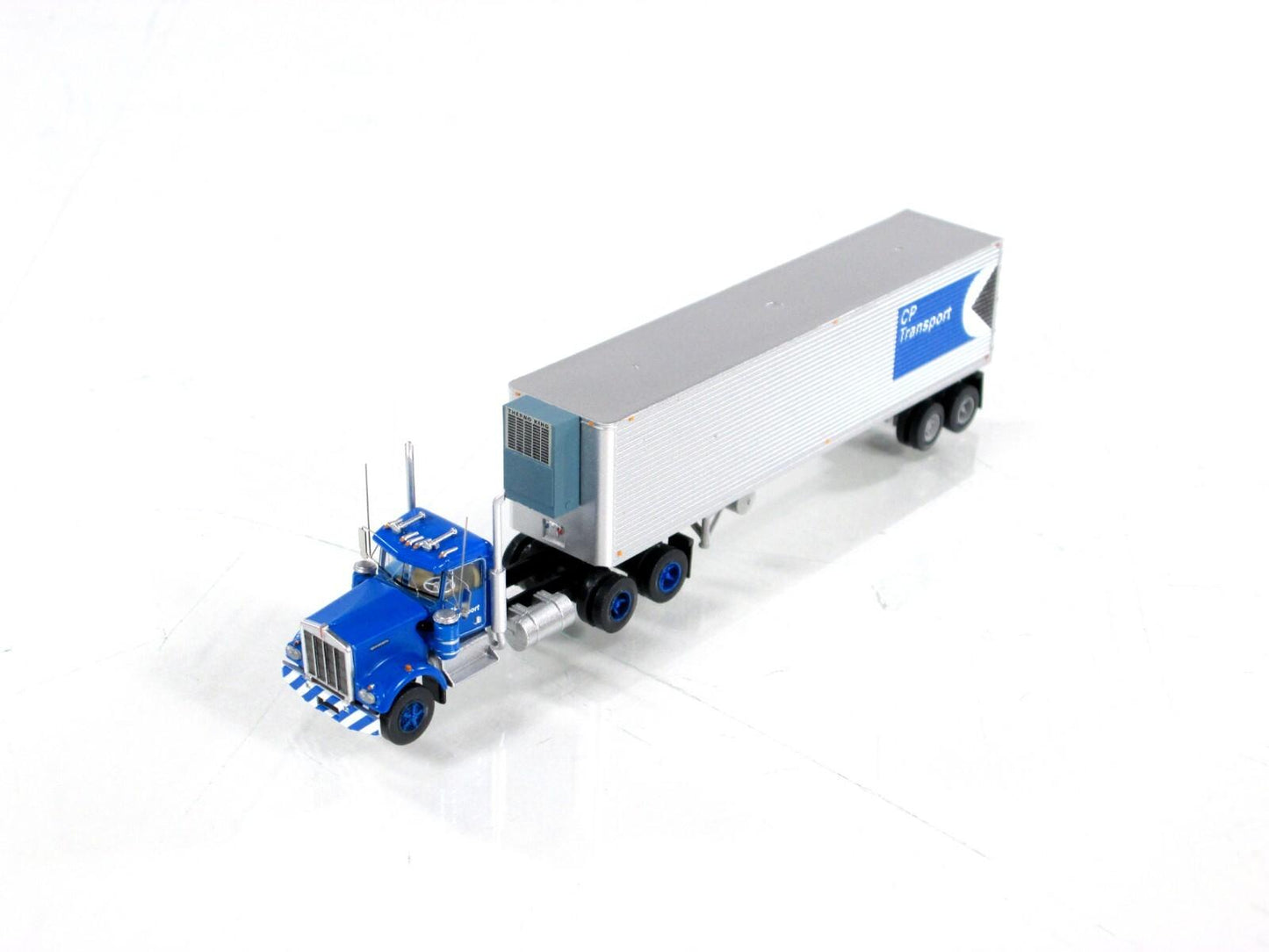 N Scale KENWORTH ***CP TRANSPORT*** W900 Tractor, 40' Trailer -- Trainworx 59073