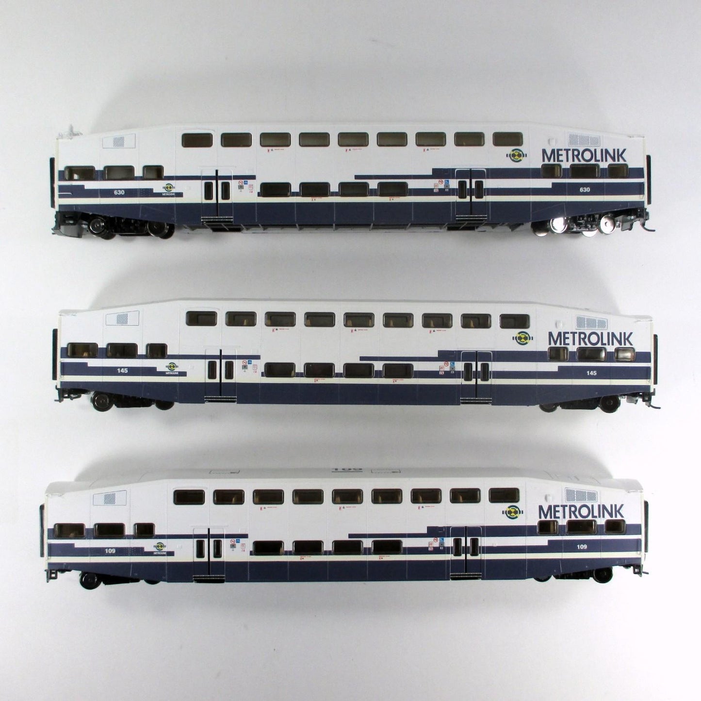 HO Scale ***METROLINK** 10th Anniversary Set, Cars #630, 109, 145 - Athearn 2580