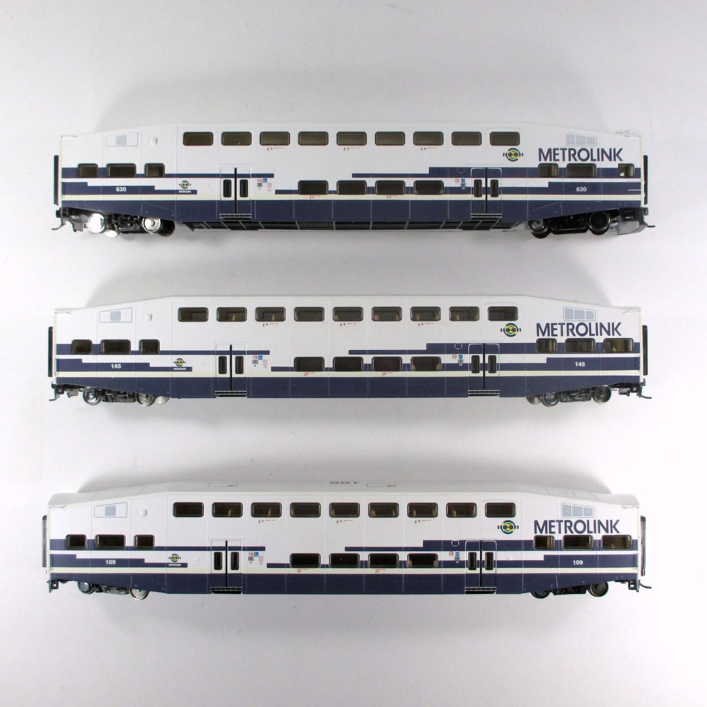 HO Scale ***METROLINK** 10th Anniversary Set, Cars #630, 109, 145 - Athearn 2580