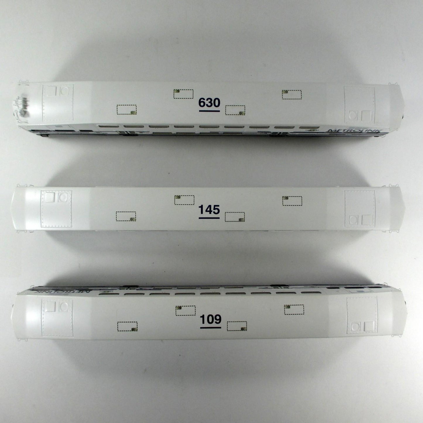 HO Scale ***METROLINK** 10th Anniversary Set, Cars #630, 109, 145 - Athearn 2580