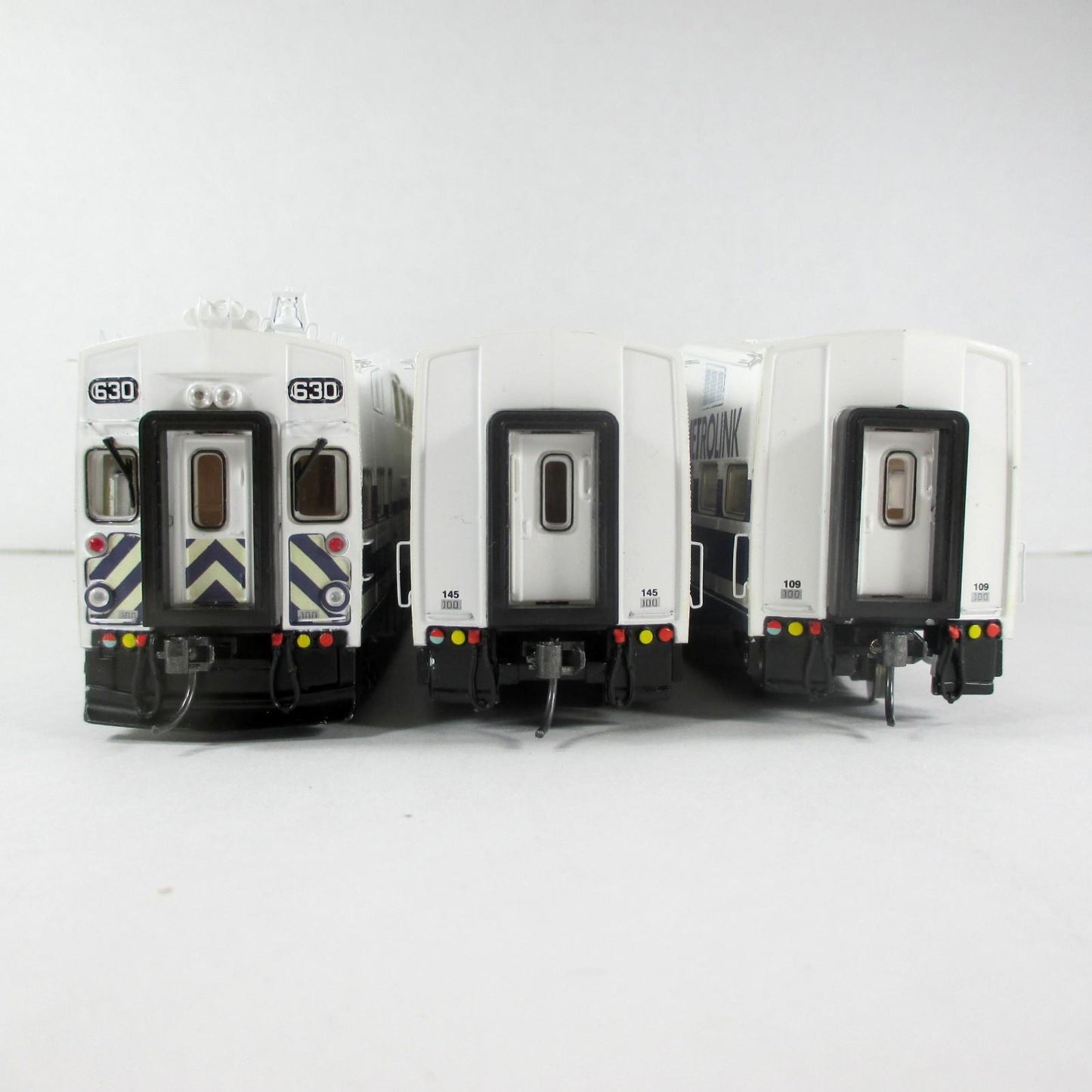 HO Scale ***METROLINK** 10th Anniversary Set, Cars #630, 109, 145 - Athearn 2580