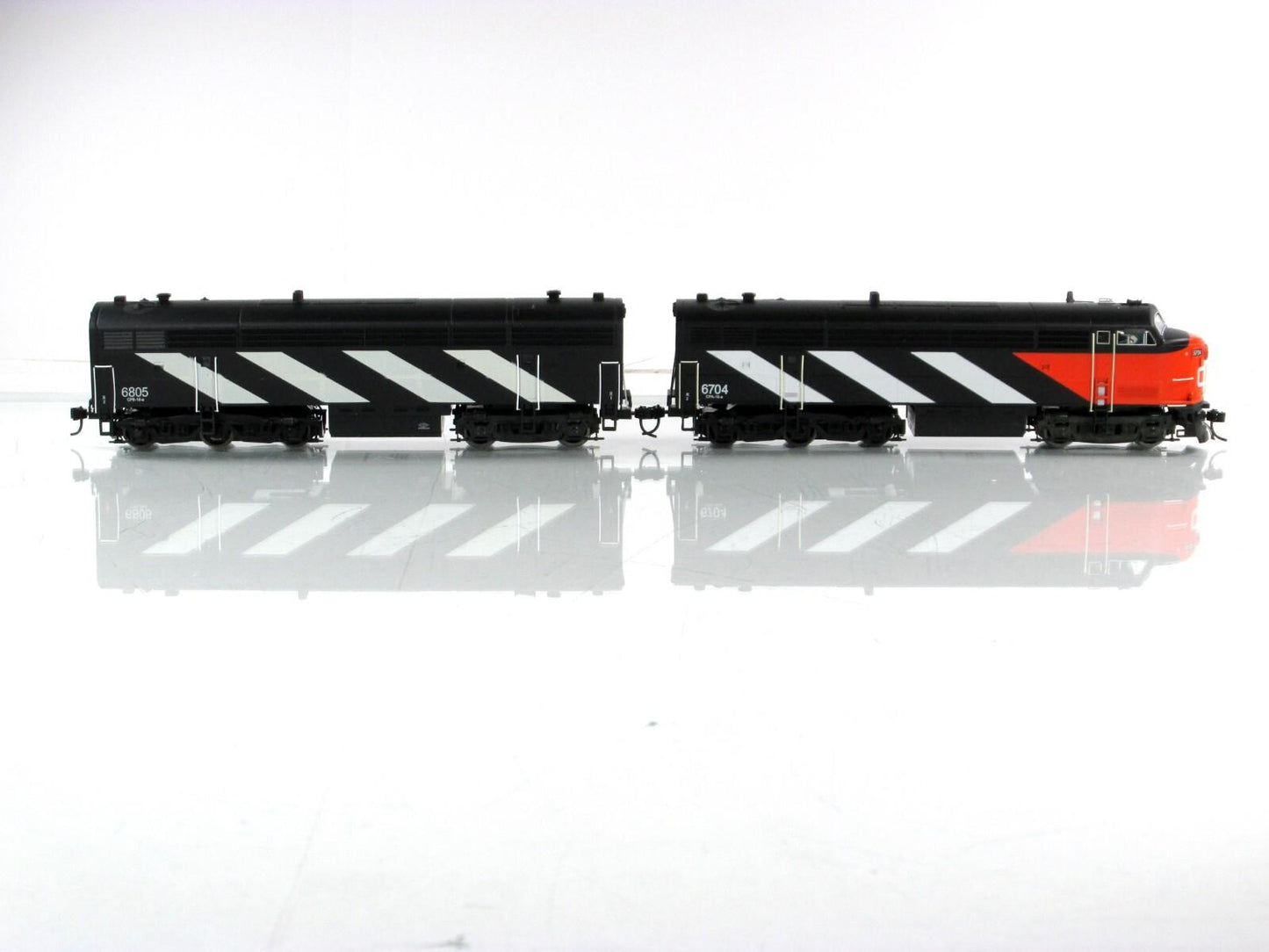 HO Scale *CANADIAN NATIONAL* C-Liner AB #6704,6805 - True Line Trains, DCC Sound