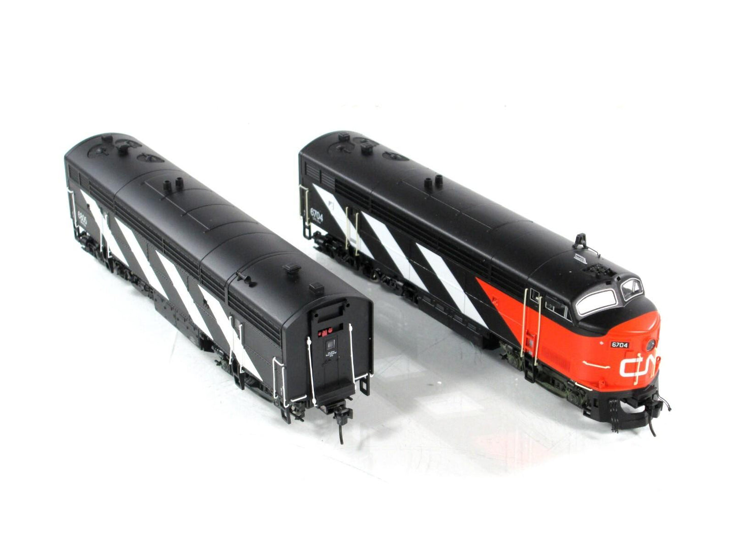 HO Scale *CANADIAN NATIONAL* C-Liner AB #6704,6805 - True Line Trains, DCC Sound