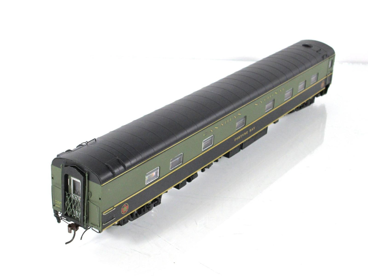 HO Scale *CANADIAN NATIONAL* Sleeper *Fortune Bay* 2027 - Rapido 104012, Lighted