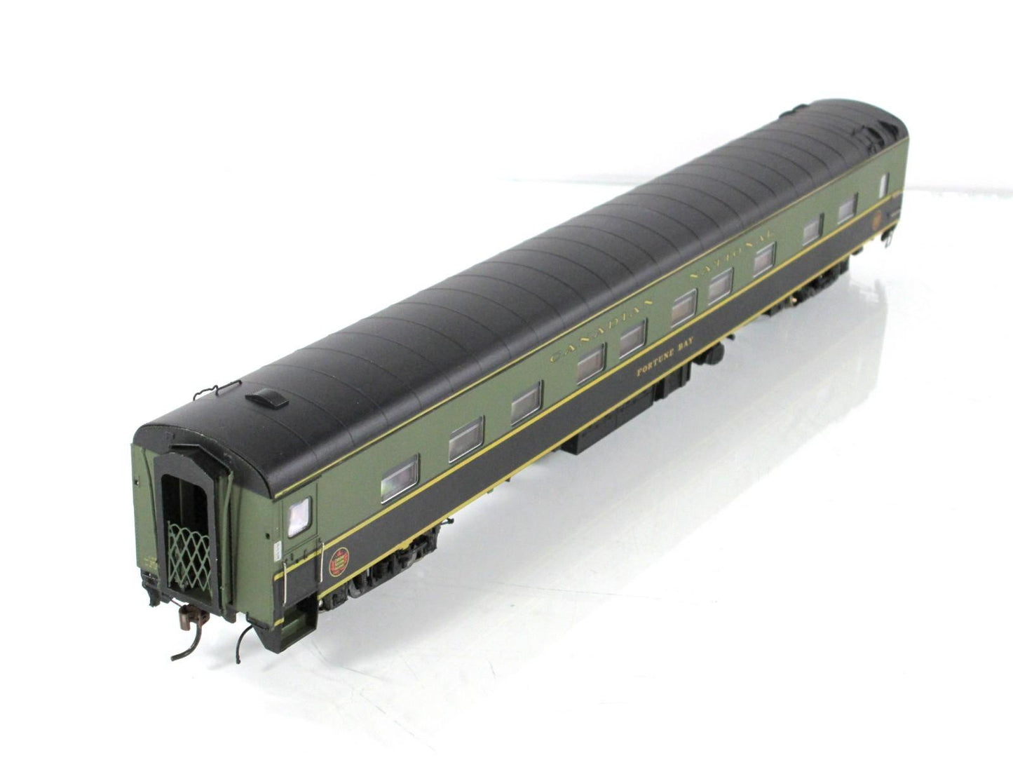 HO Scale *CANADIAN NATIONAL* Sleeper *Fortune Bay* 2027 - Rapido 104012, Lighted