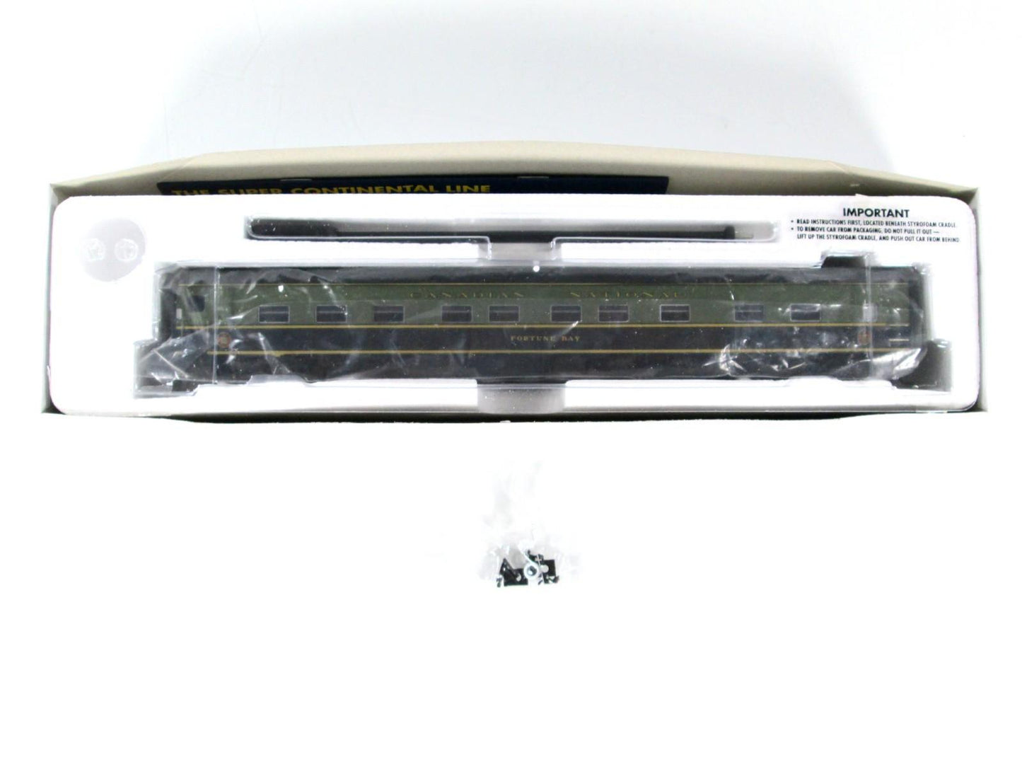 HO Scale *CANADIAN NATIONAL* Sleeper *Fortune Bay* 2027 - Rapido 104012, Lighted
