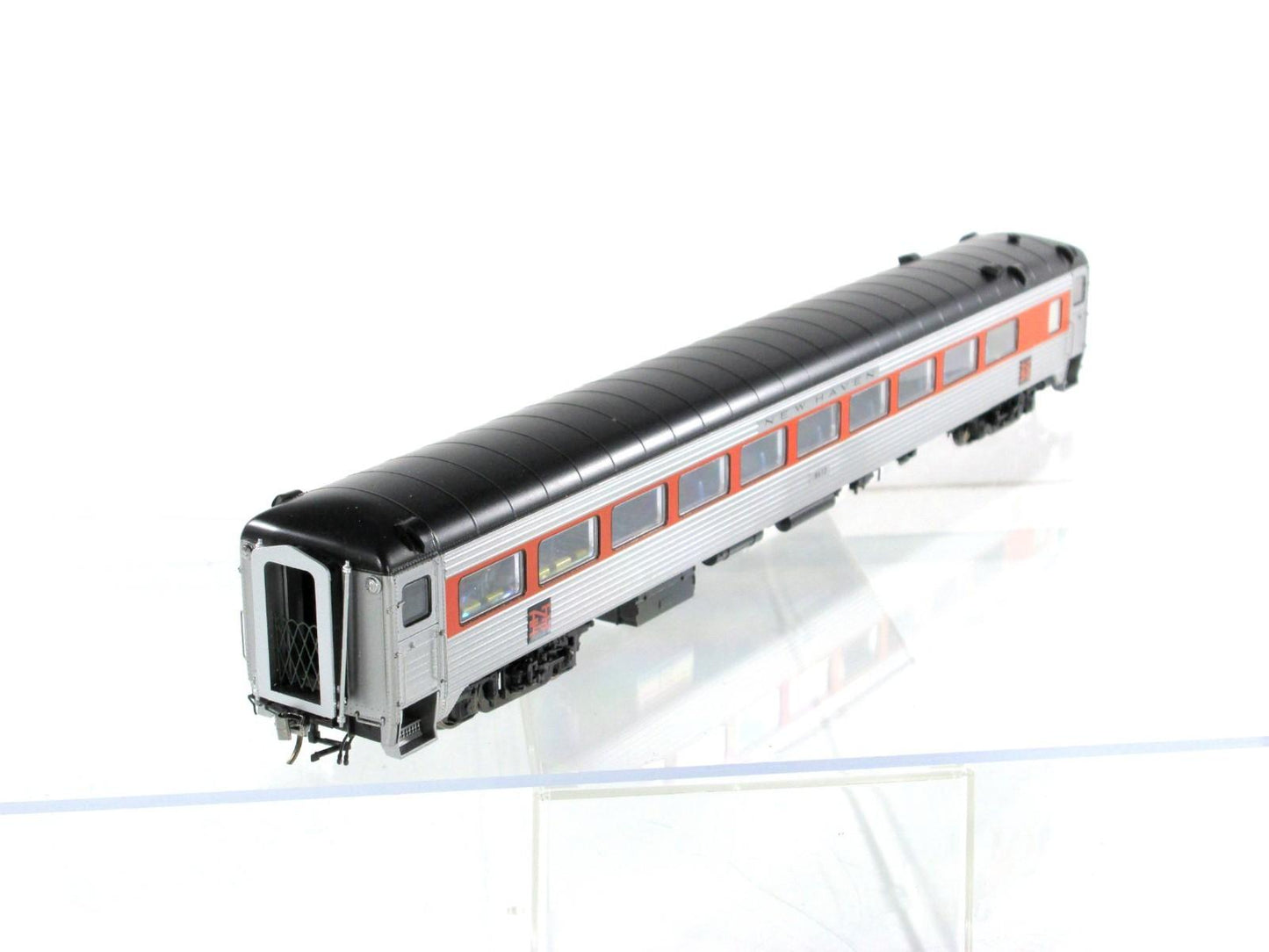 HO Scale ***NEW HAVEN*** Paassenger Coach #8613 -- Rapido 17024, Lighted **RARE*