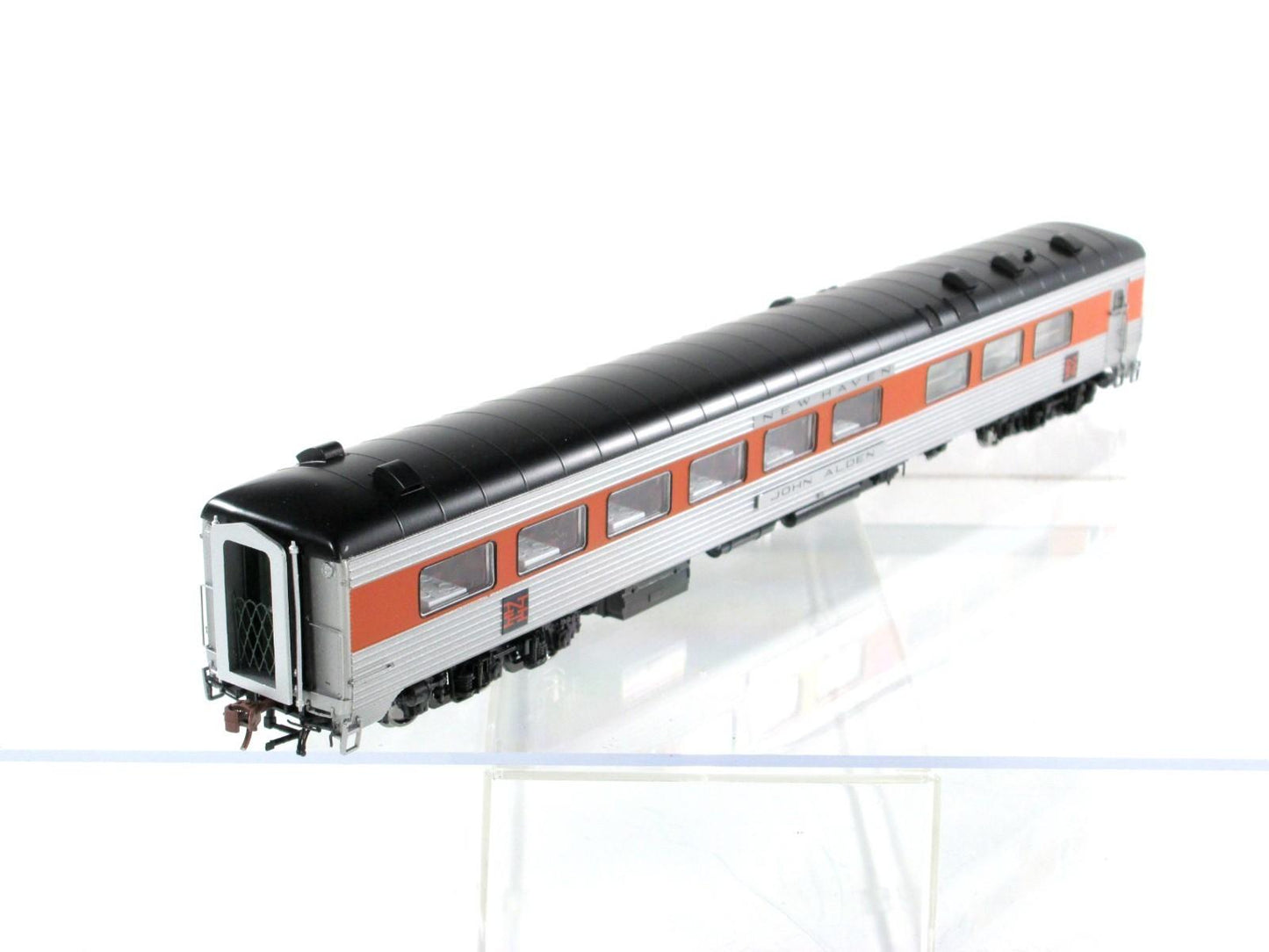 HO Scale ***NEW HAVEN*** Dining Car *JOHN ALDEN* -- Rapido 132016, Lighted *RARE