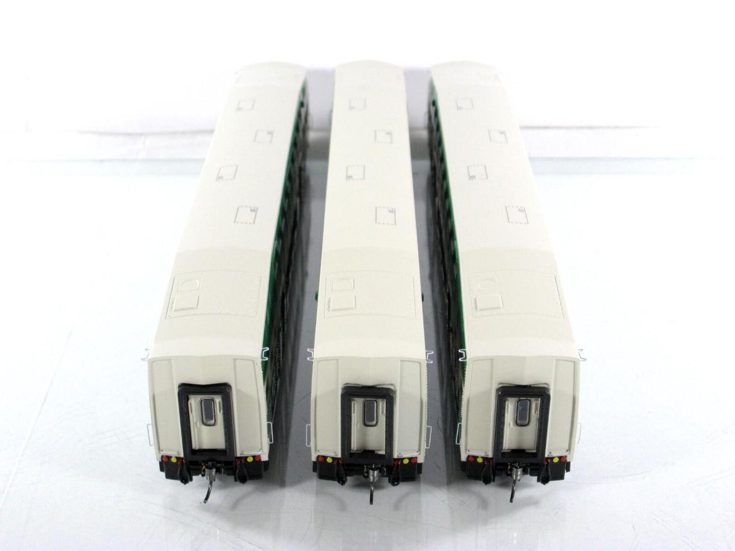 HO Scale **GO TRANSIT** Bombardier Passenger Set #2029,2047,2072 - Athearn 25935
