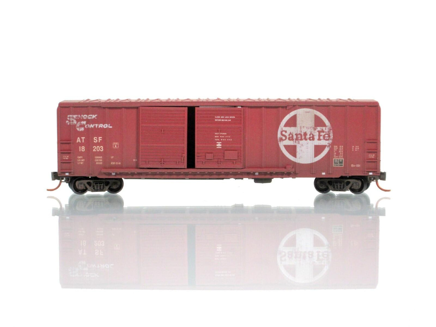 N Scale **SANTA FE** Weathered & Graffiti Box Car #18203 --Micro Trains 03044250