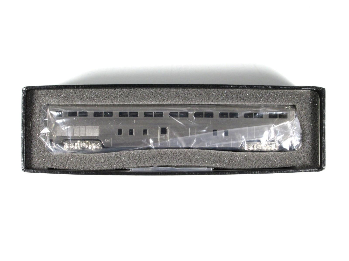 N Scale BRASS ***SANTA FE*** High Level Chair Car, 700 Series -- HALLMARK