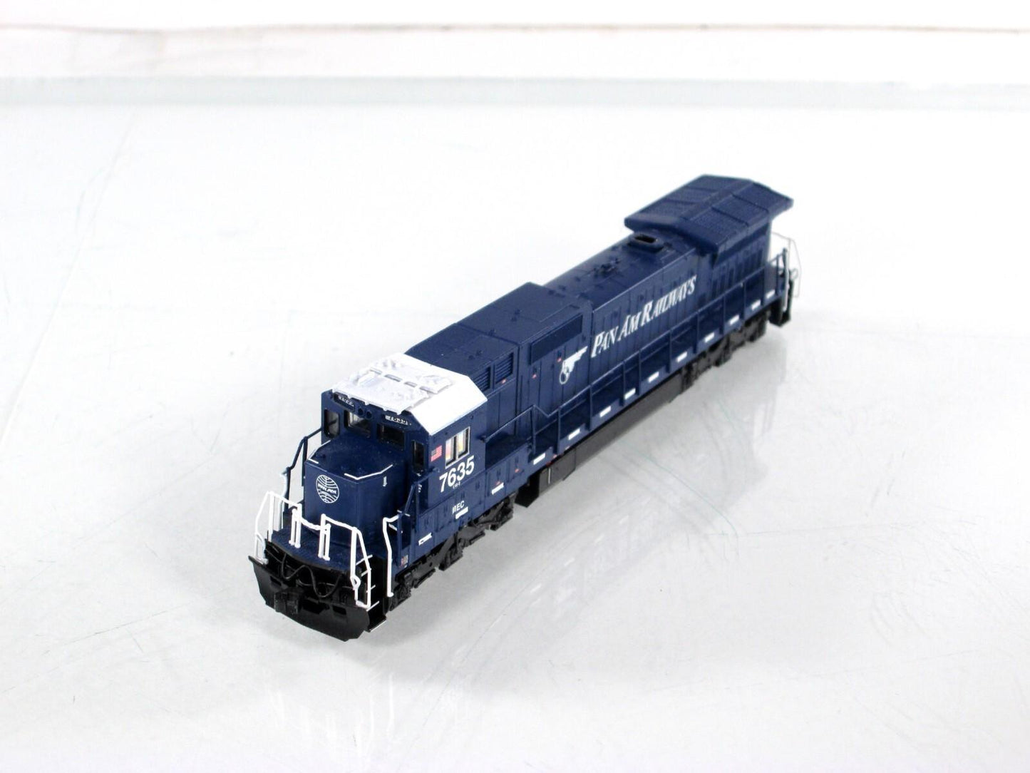 N Scale ***PAN AM*** DASH 8-40C Locomotive, MEC #7635 - Atlas 40004192, with DCC