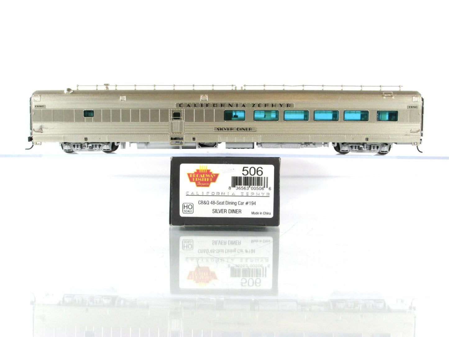 HO Scale ***CB&Q CA ZEPHYR** SILVER DINER Dining Car 194 - Broadway 506, Lighted