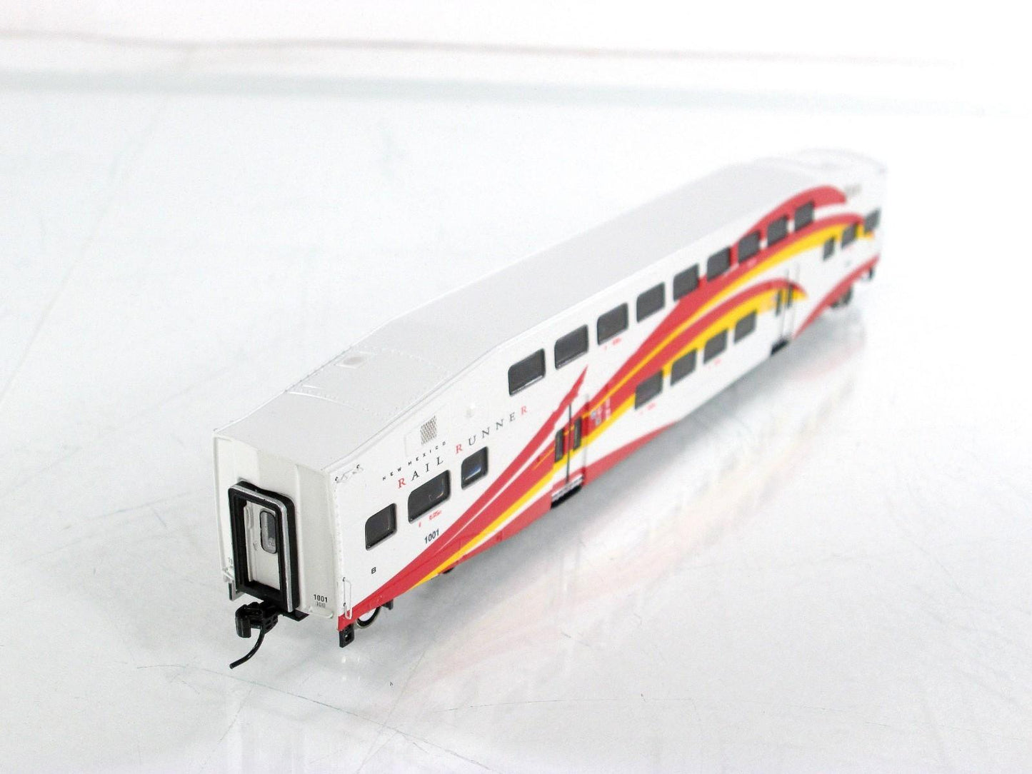 N Scale ***NEW MEXICO RAIL RUNNER*** Bombardier Coach Car #1001 -- Athearn 28592