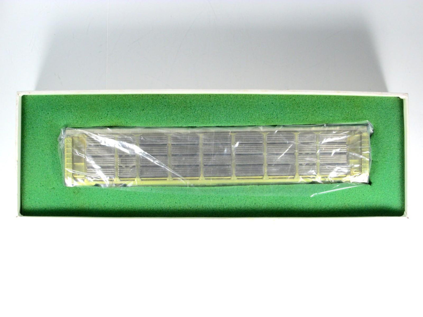 HO Scale BRASS ***Thrall Tri-Level Enclosed AUTO RACK*** -- Overland / Ajin 1325