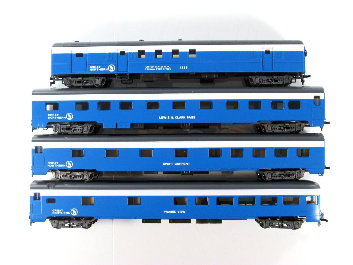 HO Scale **GREAT NORTHERN** BIG SKY BLUE 1930s Passenger Set B -- Rivarossi 6979
