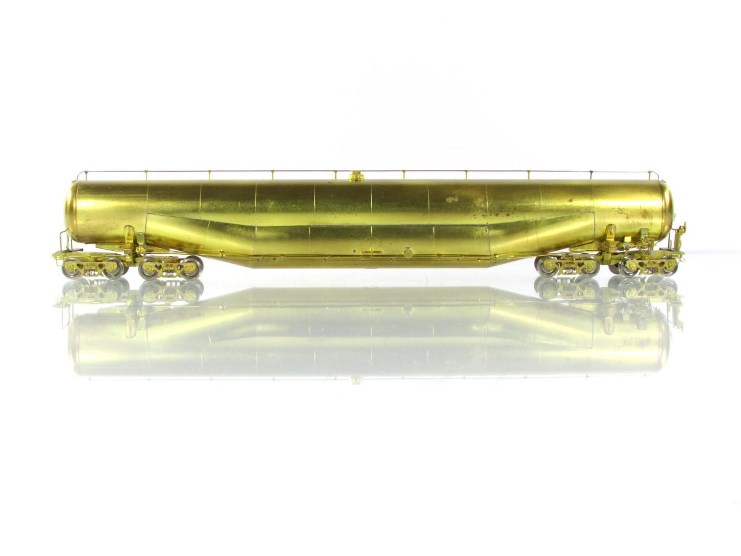 HO Scale BRASS ***UTLX  91'-7"  JUMBO TANK CAR*** #83699 -- Overland 1352 / Ajin
