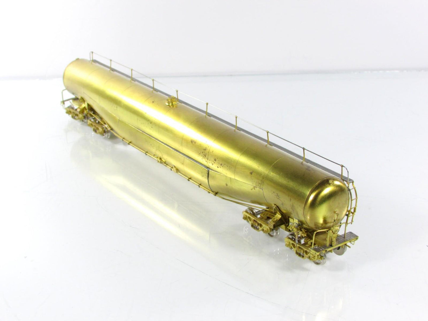 HO Scale BRASS ***UTLX  91'-7"  JUMBO TANK CAR*** #83699 -- Overland 1352 / Ajin