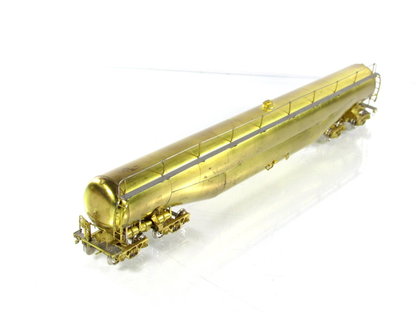HO Scale BRASS ***UTLX  91'-7"  JUMBO TANK CAR*** #83699 -- Overland 1352 / Ajin
