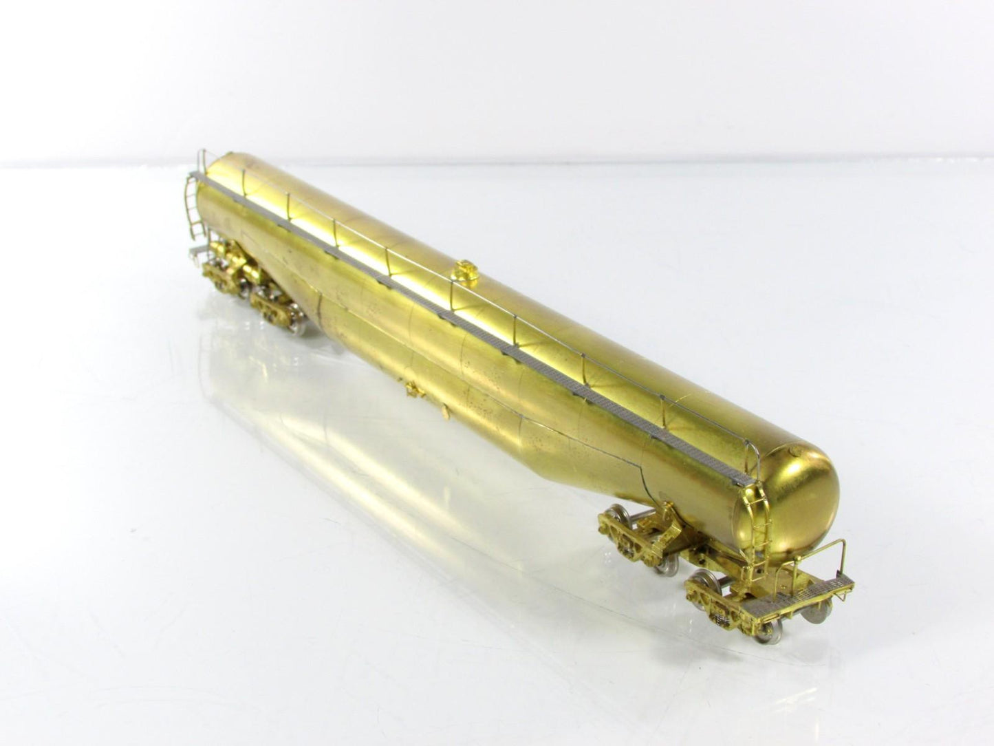 HO Scale BRASS ***UTLX  91'-7"  JUMBO TANK CAR*** #83699 -- Overland 1352 / Ajin