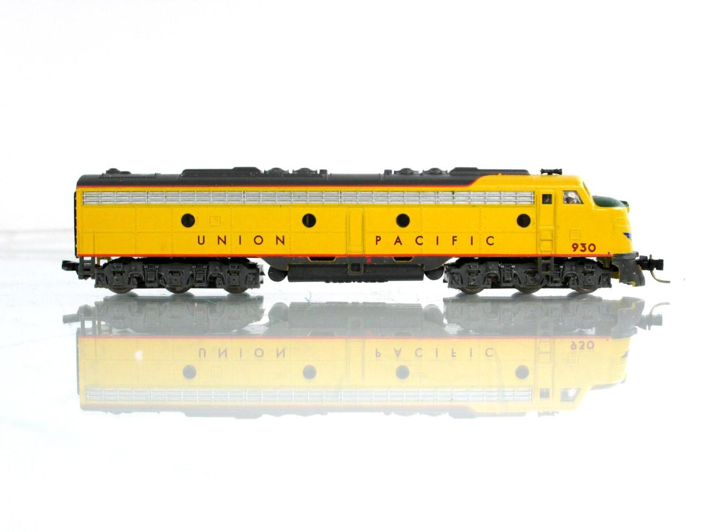 N Scale ***UNION PACIFIC*** E8 Locomotive, UP 930 - Life-Like 7173, Knuckle Cplr