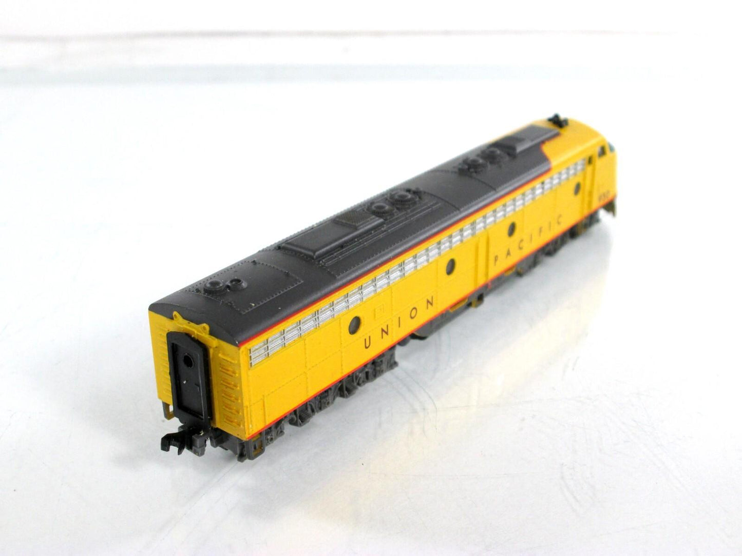 N Scale ***UNION PACIFIC*** E8 Locomotive, UP 930 - Life-Like 7173, Knuckle Cplr