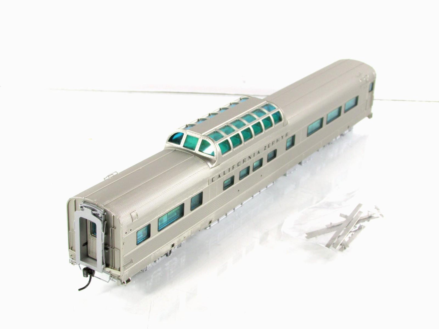 HO Scale ***UNDECORATED*** California Zephyr Dome Car - Broadway 1023, Lighted