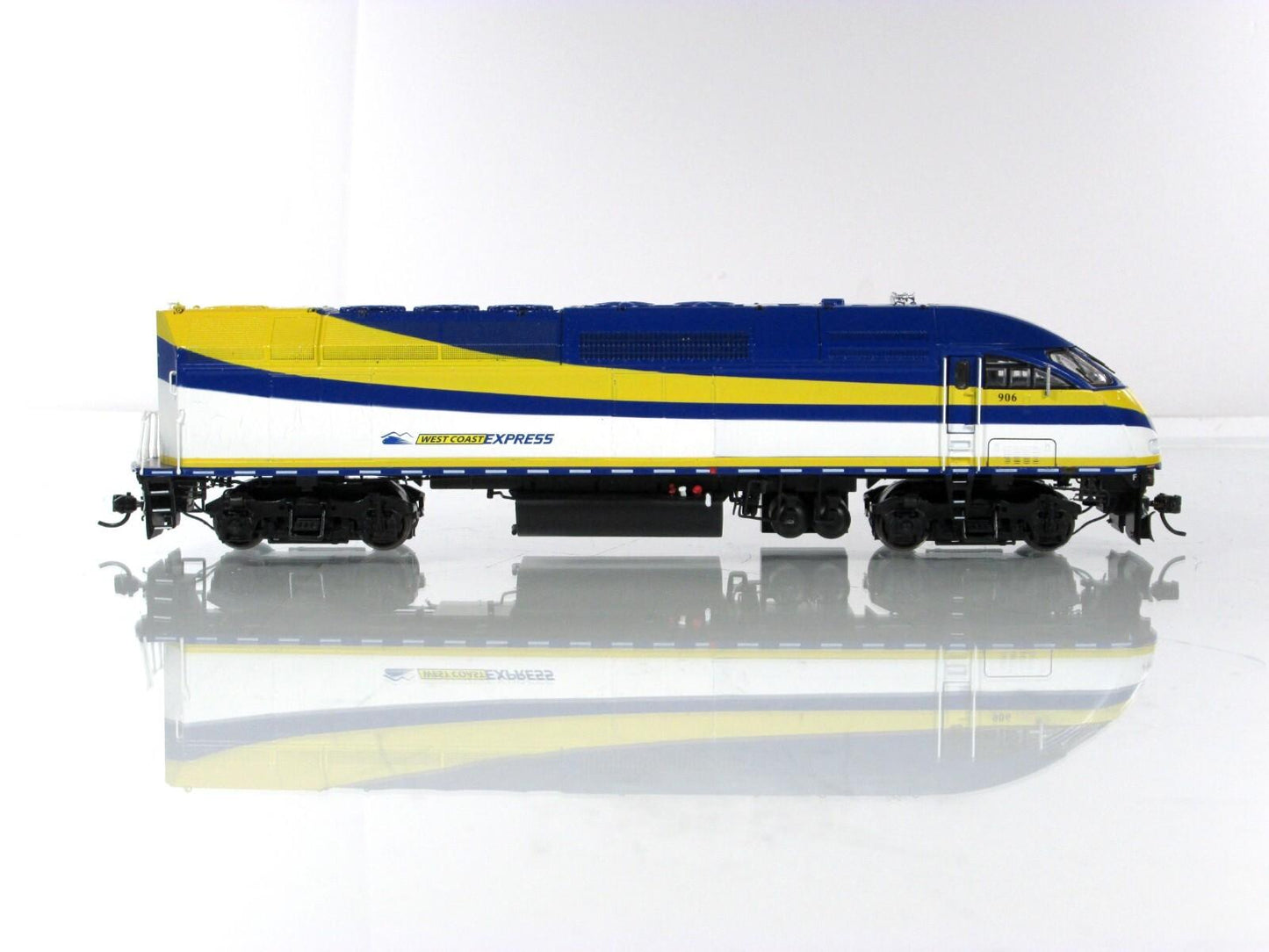 HO Scale **WEST COAST EXPRESS** MP36 #906 - TrueLine Trains 500214, DCC LokSound