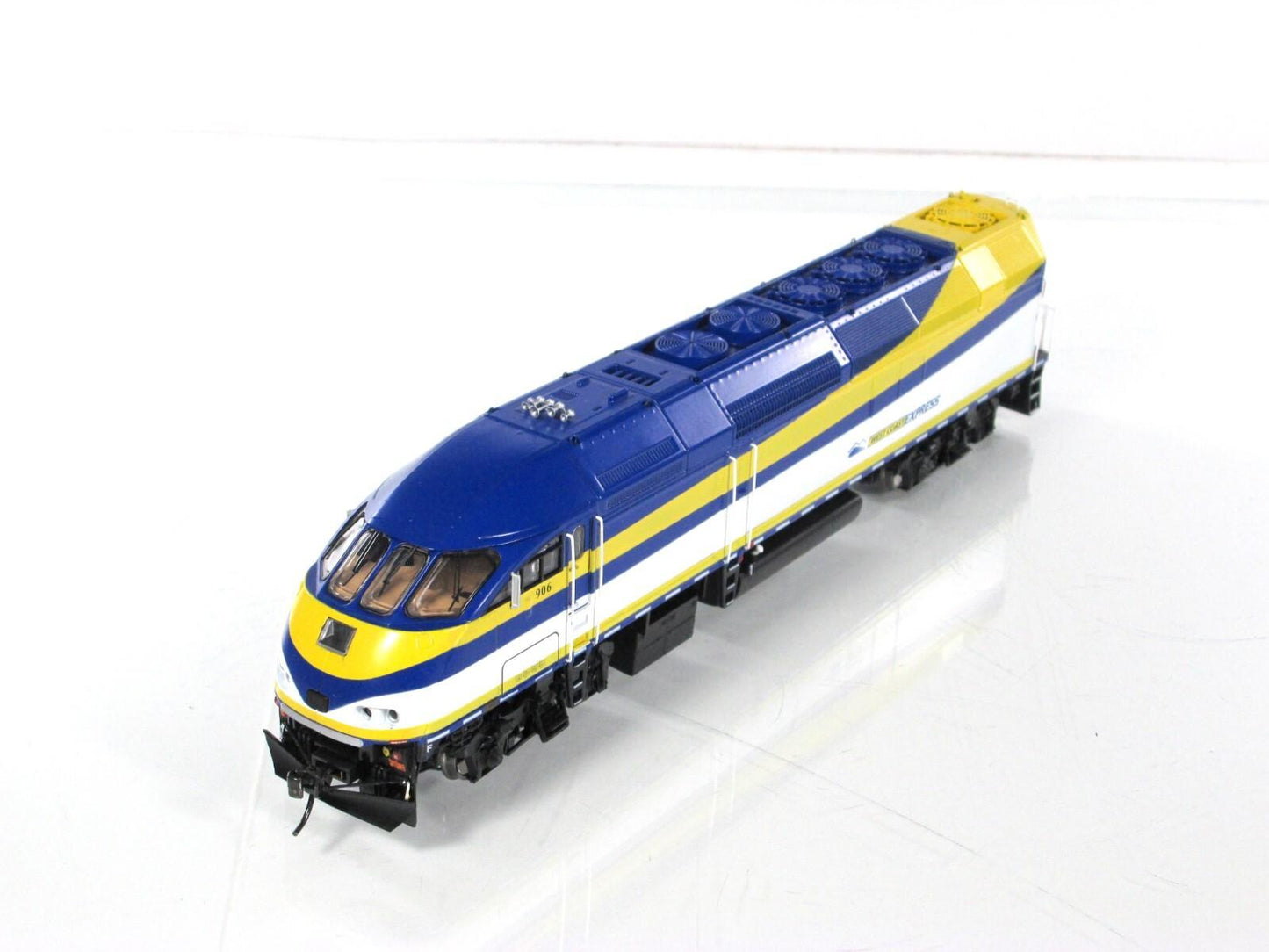 HO Scale **WEST COAST EXPRESS** MP36 #906 - TrueLine Trains 500214, DCC LokSound