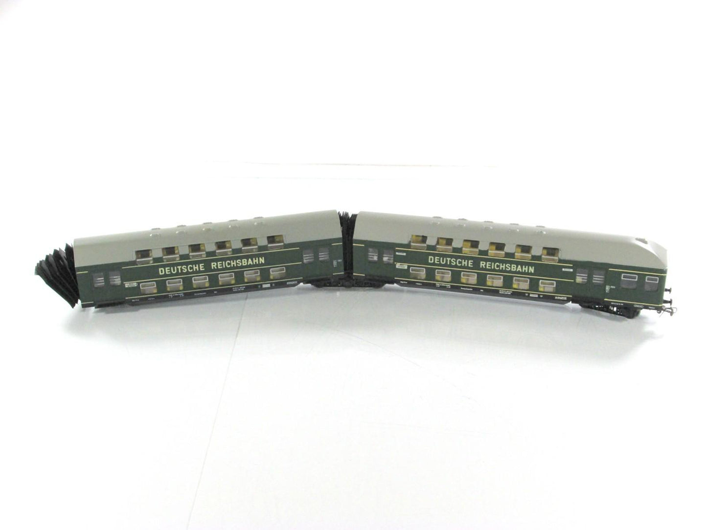HO Scale **DEUTSCHE REICHSBAHN** Articulated German Passenger Car - Schicht 5131