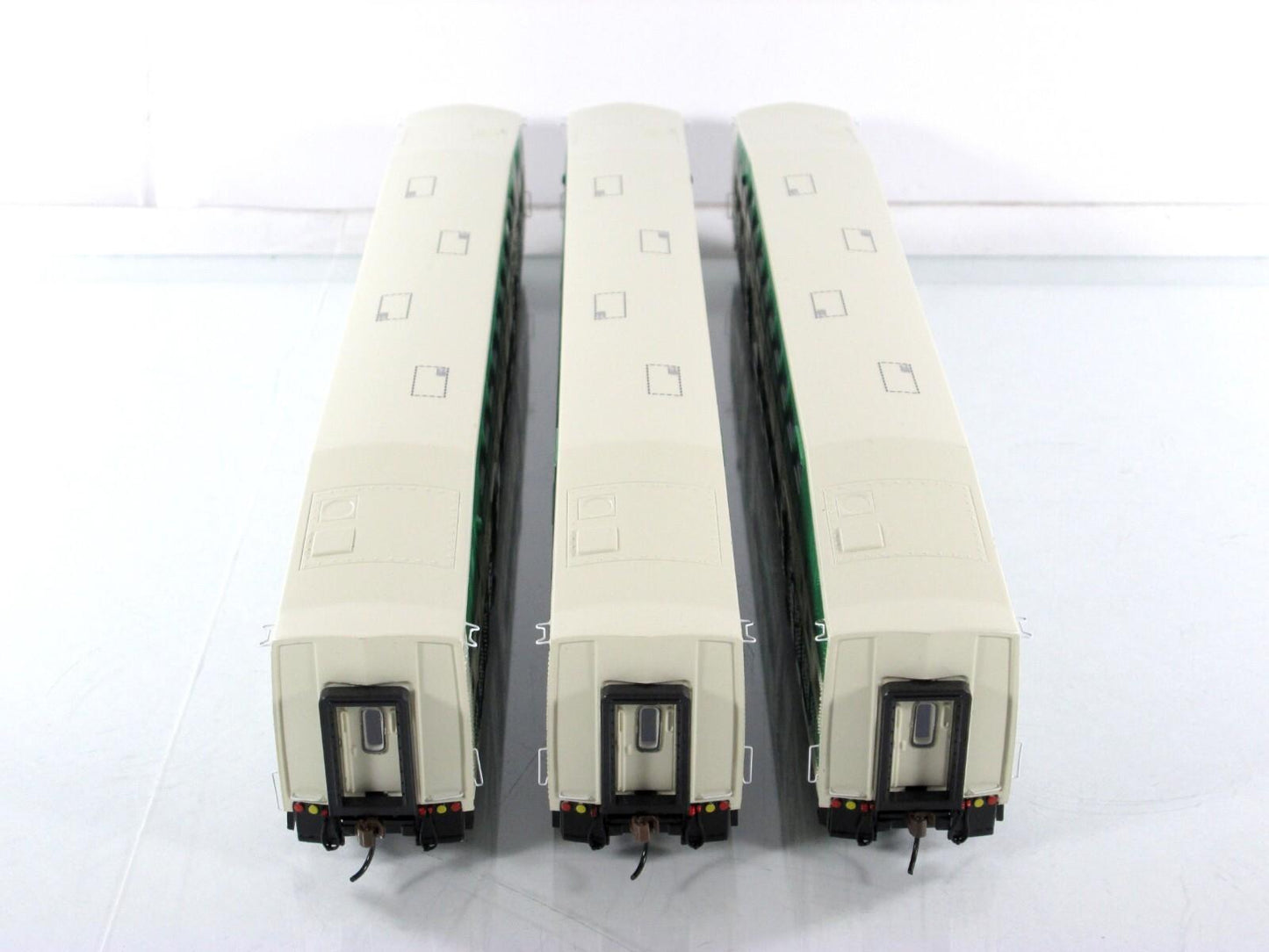 HO Scale **GO TRANSIT** Bombardier Passenger Set #2014,2075,2144 - Athearn 25943
