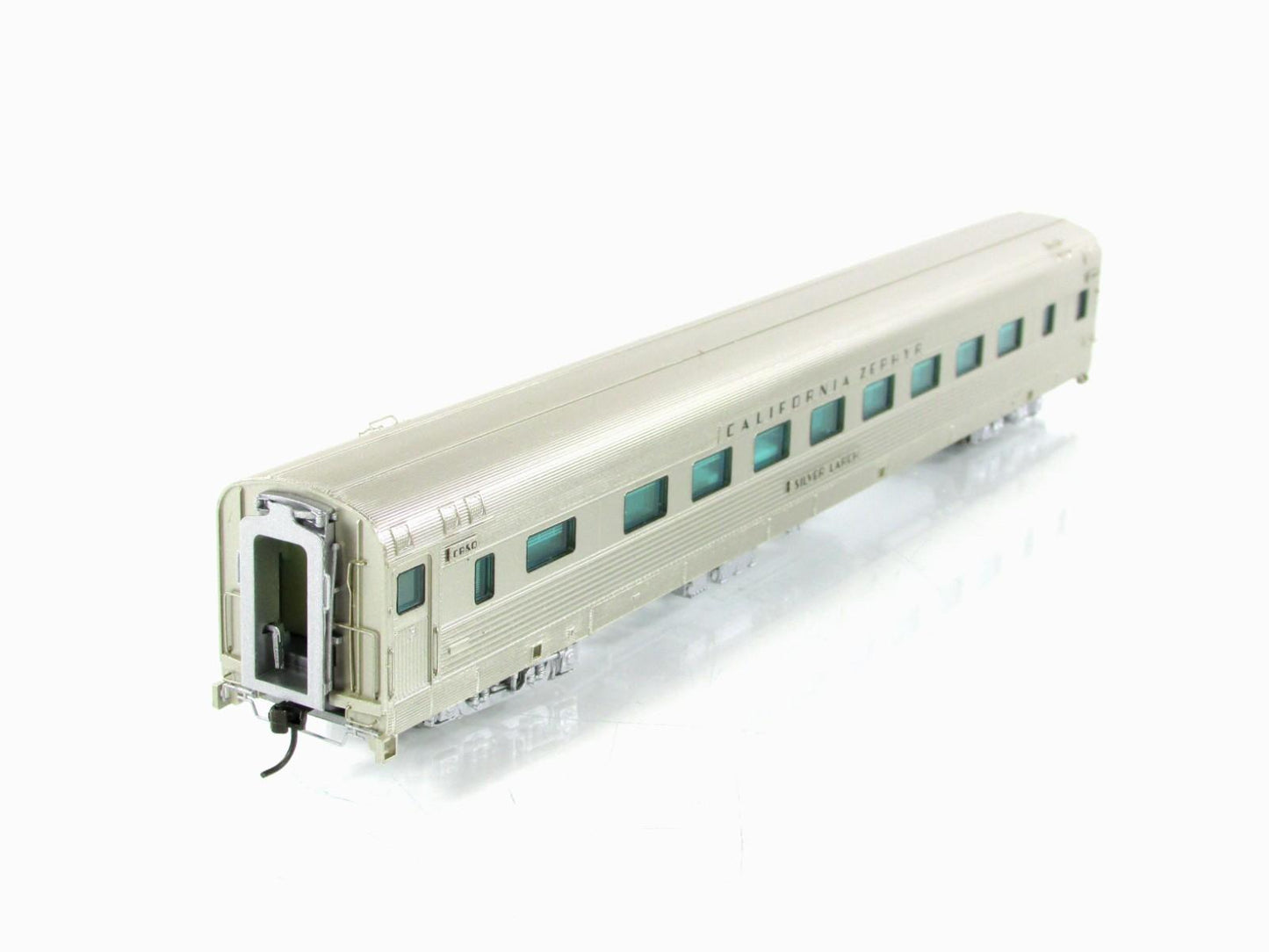 HO Scale ***CB&Q CA ZEPHYR*** SILVER LARCH Sleeper 401 -- Broadway 1518, Lighted