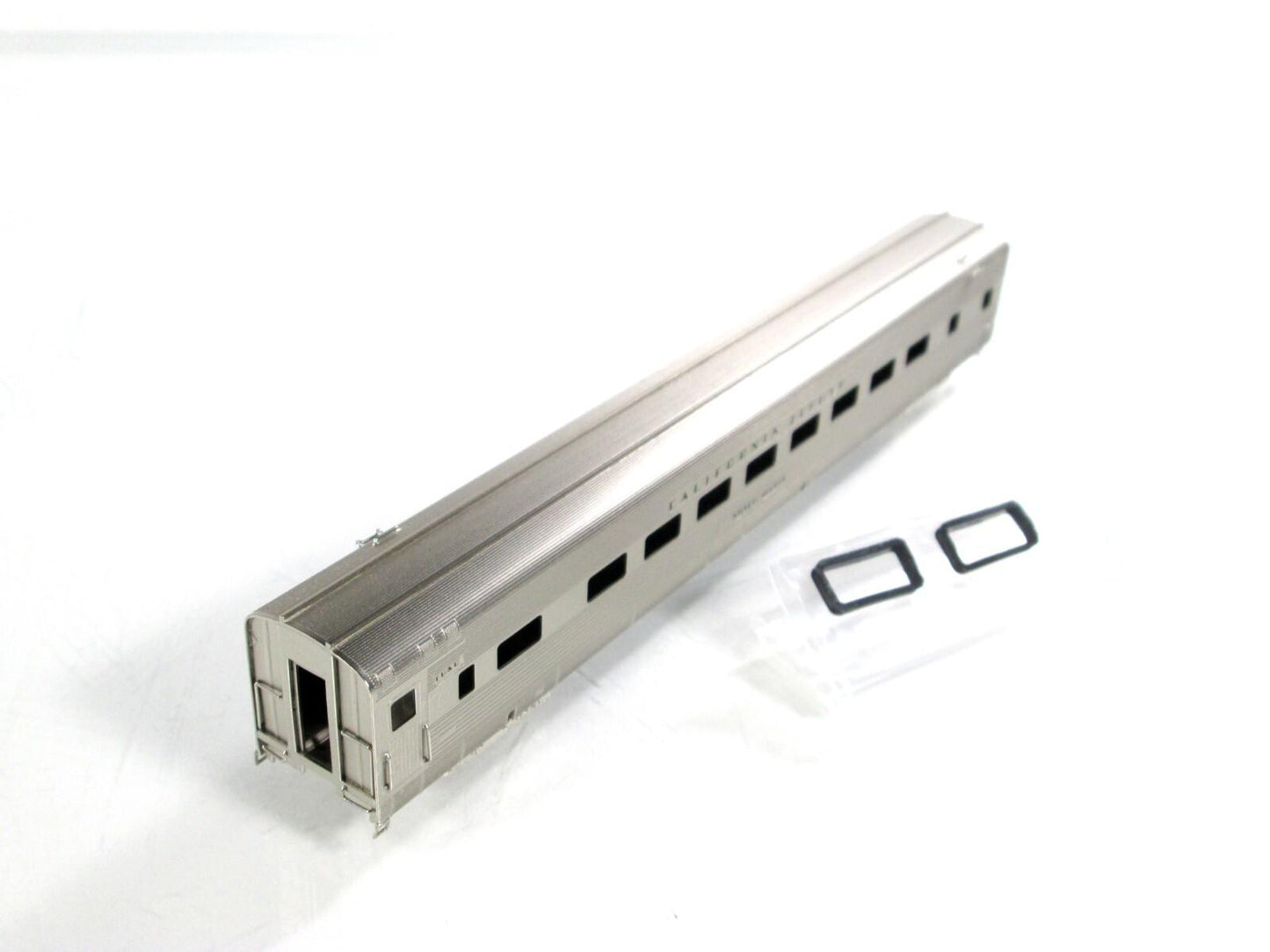 N Scale BRASS ***CB&Q - CALIFORNIA ZEPHYR*** Silver Maple Coach -- Oriental 4742