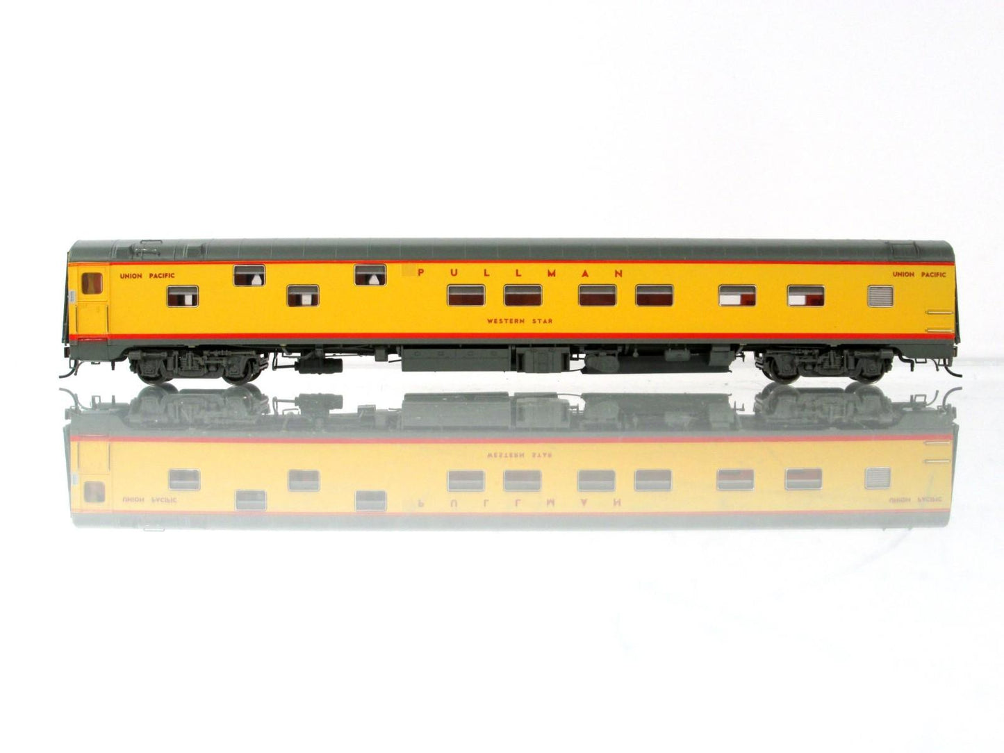 HO Scale ***UNION PACIFIC*** Sleeper *Western Star* ----- Rapido 101065, Lighted