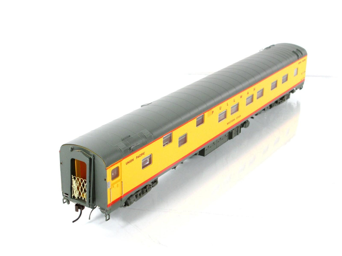 HO Scale ***UNION PACIFIC*** Sleeper *Western Star* ----- Rapido 101065, Lighted
