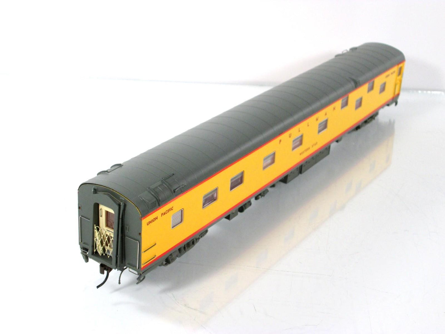 HO Scale ***UNION PACIFIC*** Sleeper *Western Star* ----- Rapido 101065, Lighted