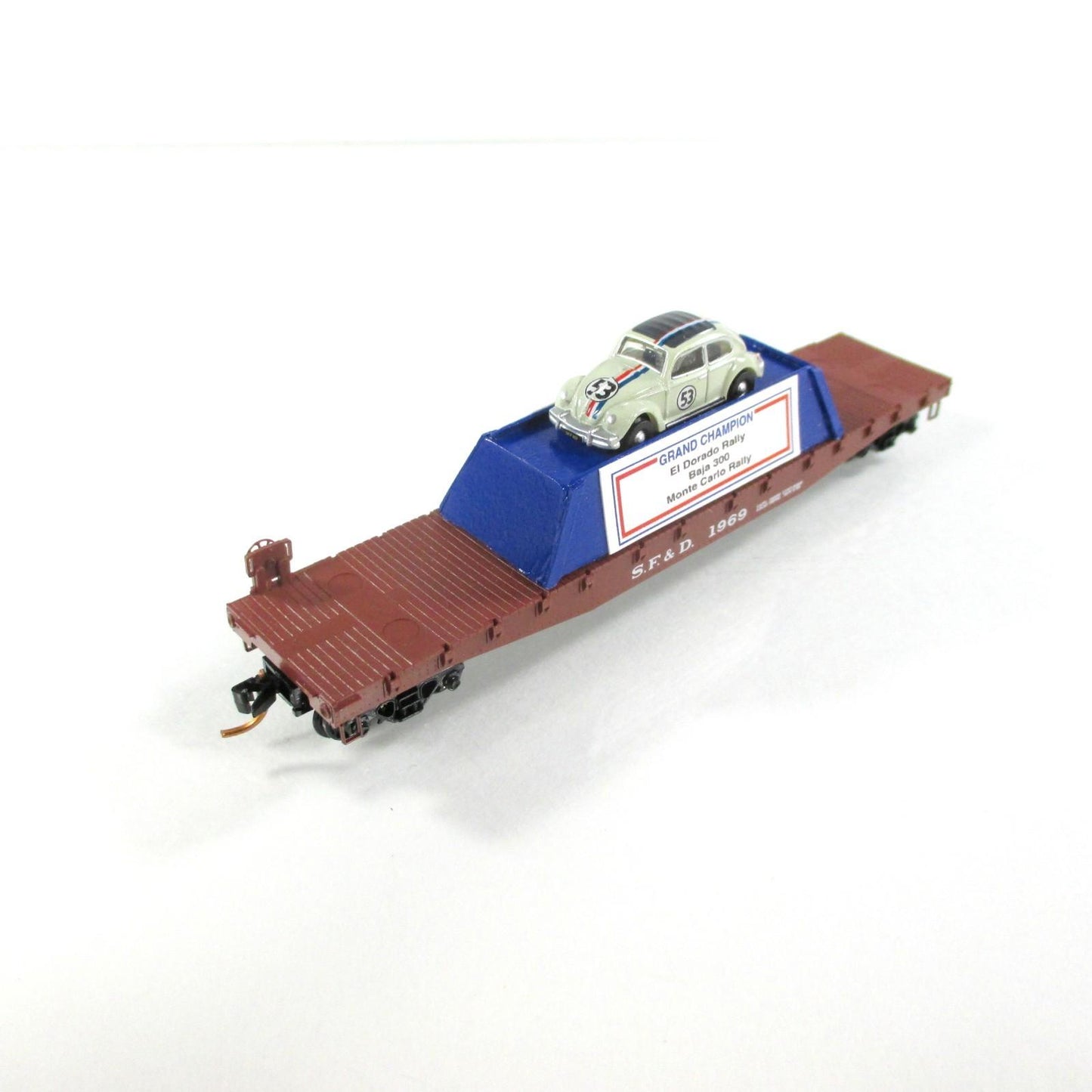 N Scale ***GRAND CHAMPION - HERBIE LOVE BUG*** on Flat Car --- MTL, Lowell Smith