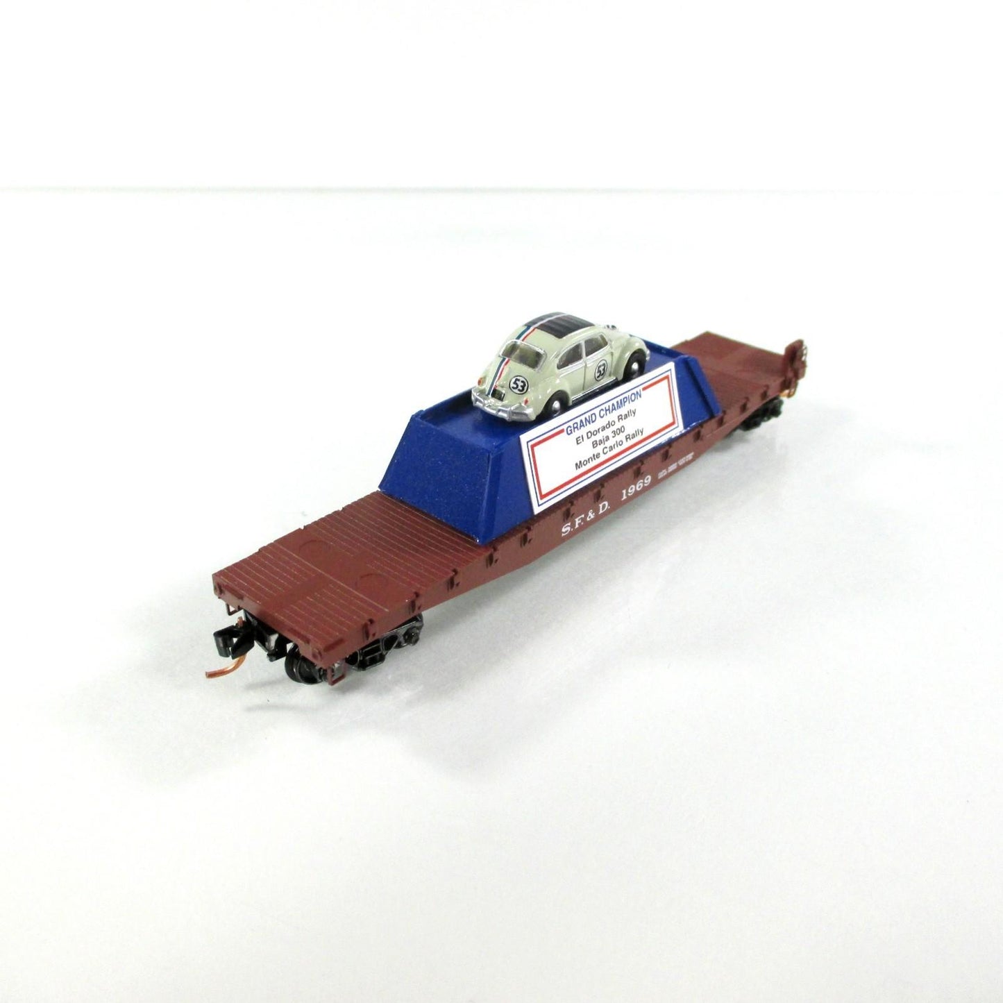 N Scale ***GRAND CHAMPION - HERBIE LOVE BUG*** on Flat Car --- MTL, Lowell Smith