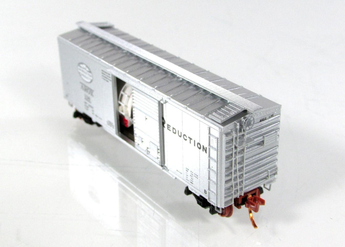 N Scale ****AIRCO*** 40' Box / Tank Car, AROX 136 --- Micro Trains NSE MTL 12-97