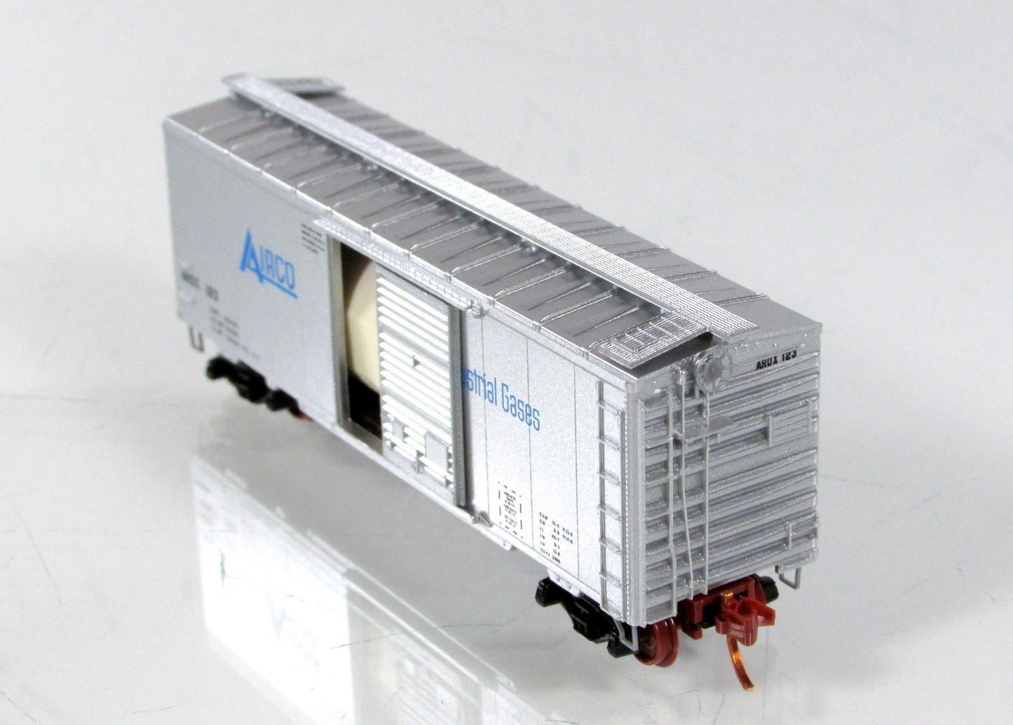 N Scale ****AIRCO*** 40' Box / Tank Car, AROX 123 --- Micro Trains NSE MTL 12-96