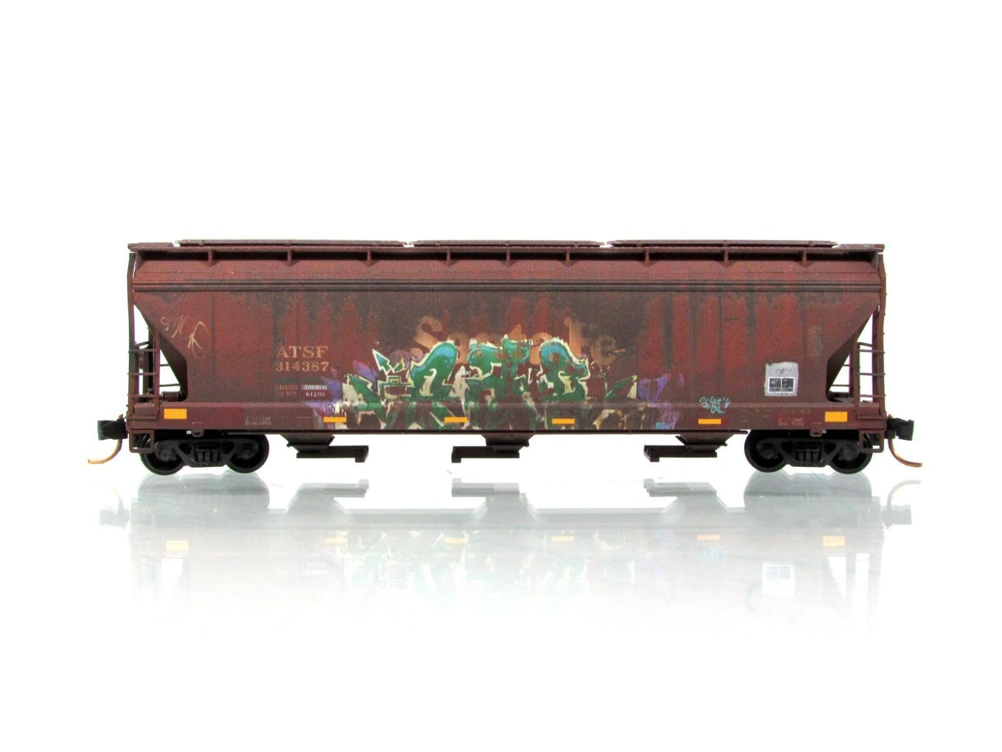 N Scale ***SANTA FE*** Weathered Graffiti Covered Hopper - Micro Trains 09451103