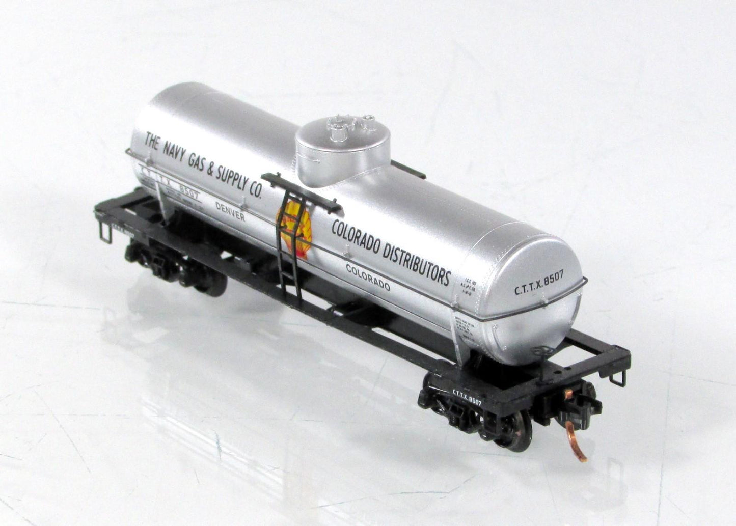 N Scale ***NAVY GAS & SUPPLY*** (Denver) Tank Car #8507 - Micro Trains NSC 06-79