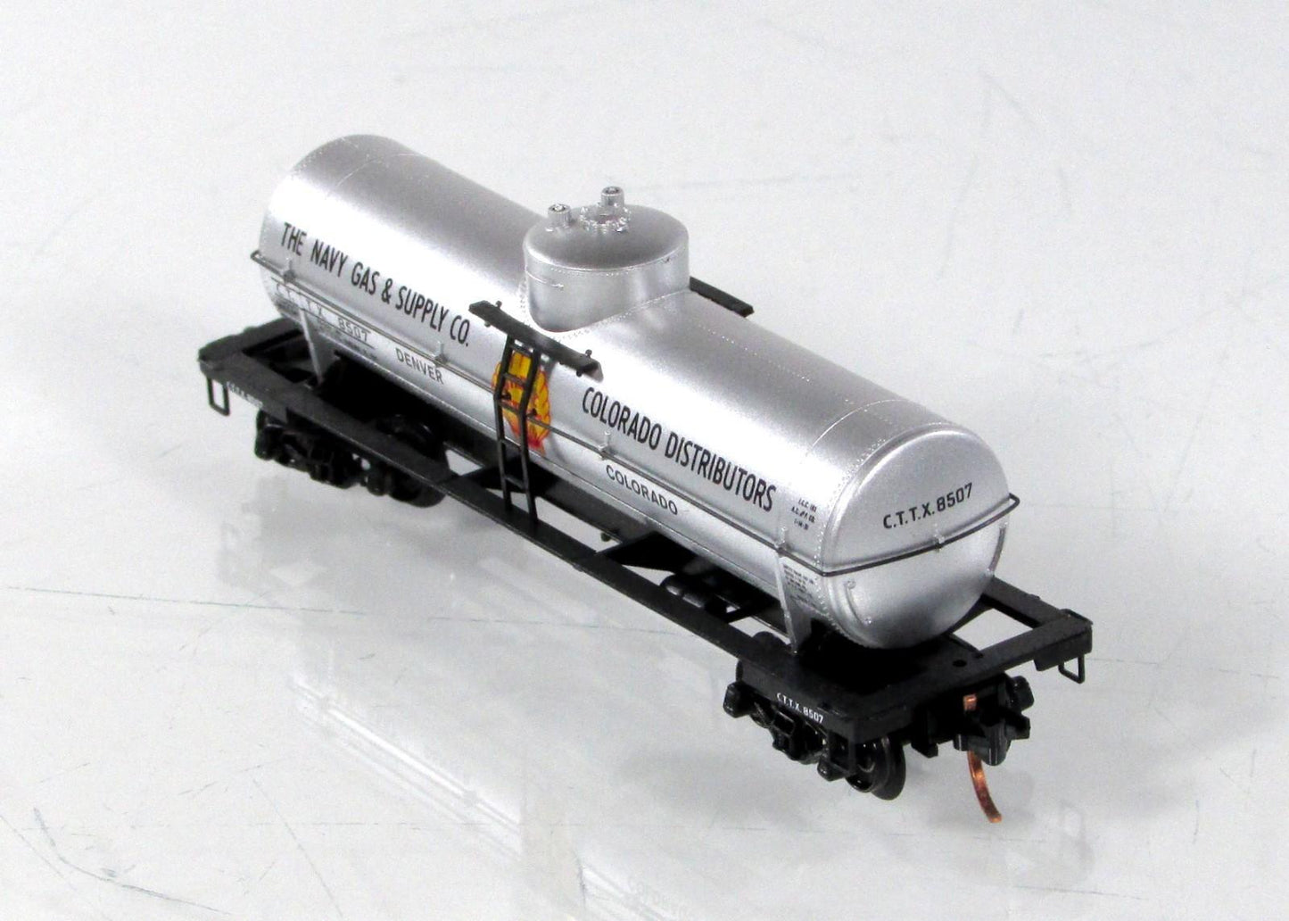 N Scale ***NAVY GAS & SUPPLY*** (Denver) Tank Car #8507 - Micro Trains NSC 06-79